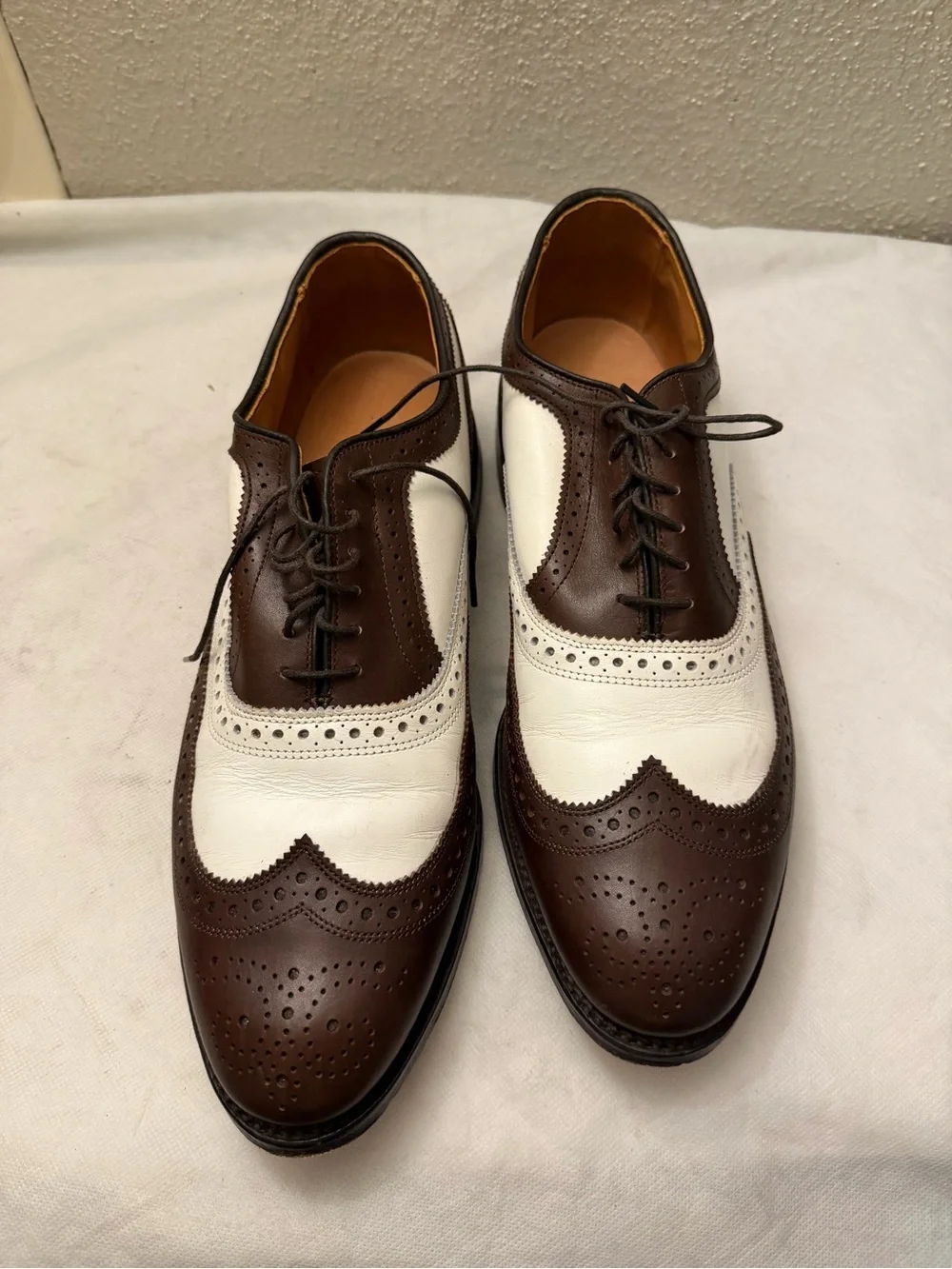 Allen Edmonds Brown and White Two-Tone Wingtip Oxfords, pre-owned,SZ9